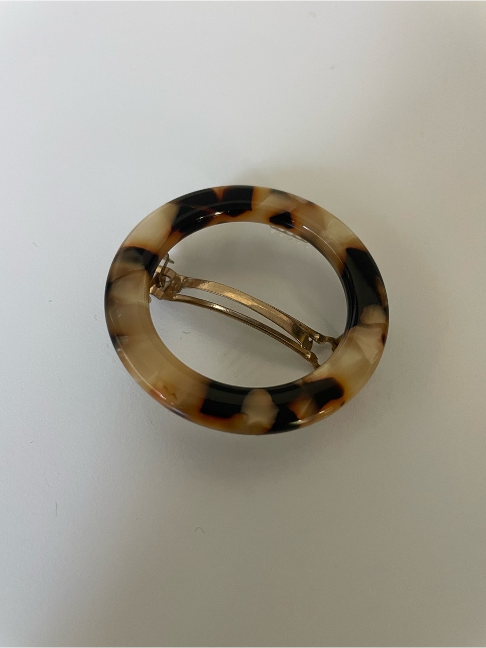 Madewell Round Tortoiseshell Resin Hair Clip in Brown & Cream